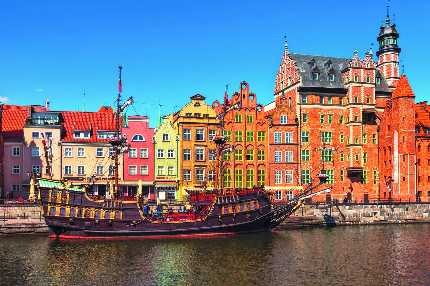 Гдaньск (пол. Gdańsk, лат. Gedania, Gedanum), в 1308‒1466 и 1793‒1945 ‒ Данциг (нем. Danzig, лат. Dantiscum, Dantis)